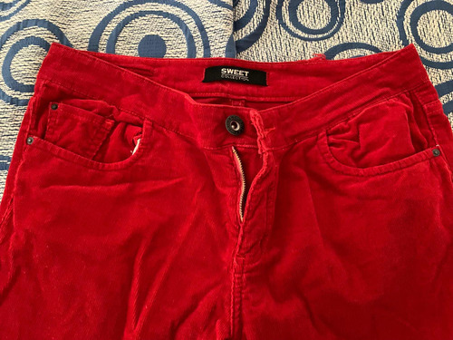 Pantalón  Corderoy Sweet Rojo . Usado.