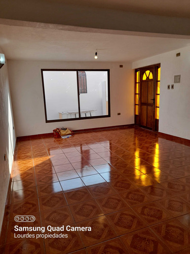 Se Vende Casa Amplia En Avenida (101243)