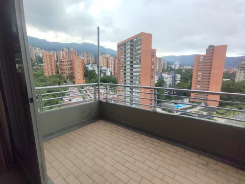 Apartamento En Venta En Los Balsos. Cod V776103