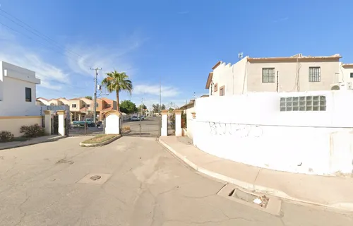 Casa En Av. Calvel. M.a.