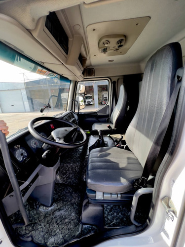 Imagen 13 de 17 de Volvo Vm260 4x2 R 2014