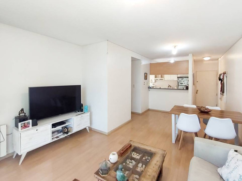 Imagen 3 de 24 de Venta De Departamento De 3 Ambientes Con Balcón Y Cochera En Flores