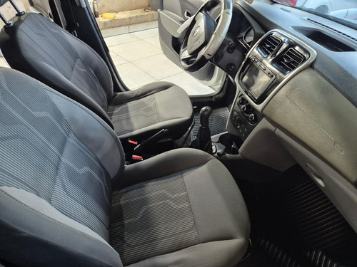 Renault Logan Logan Expression 1.0 16V (flex)