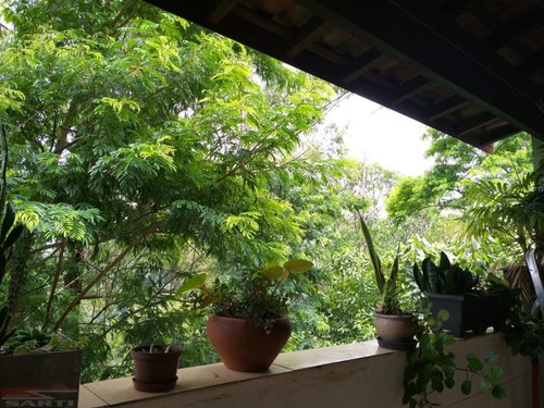 Imagem 1 de 15 de Casa Espaçosa, Em Meio A Natureza. Confira! - St13564