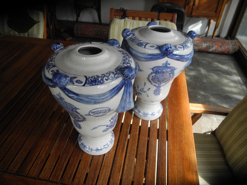Par De Potiche De Porcelana Antiguos Con Relieves Y Dibujos
