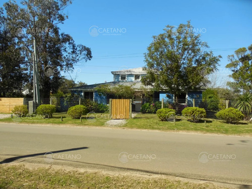 Casa En Venta 3 Dormitorios Y Dependencia De Servicio La Barra