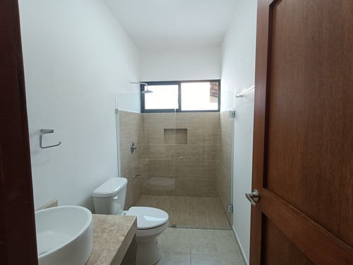 Venta De Casa De Un Piso En Baspul De 3 Recámaras, Semi Amueblada
