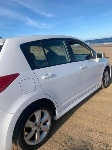 Nissan Tiida 1.8 Hatch E/ Full Automático 2012