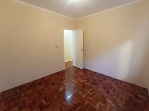 Casa Ampla Com 3 Dormitórios Em Ótimo Bairro Residencial