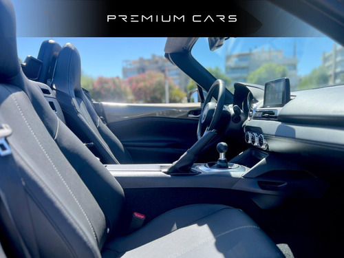 Mazda MX-5 Miata 2.0 Soft Top MT