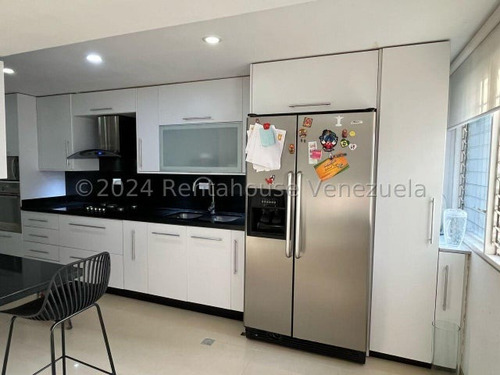 ¡tu Familia Se Merece Lo Mejor Y Este Apartamento Lo Tiene Todo! Recien Remodelado ¡descubre El Hogar Perfecto En La Urb, Santa Fe Norte, Mejor Ubicación Imposible! Gi