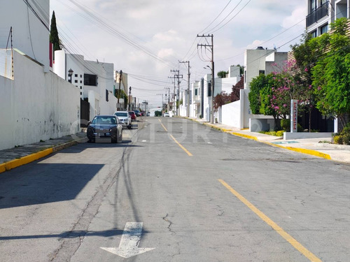 Terreno En Venta 1,869 M2, Camino Real A Cholula, Dentro De Privada, Puebla