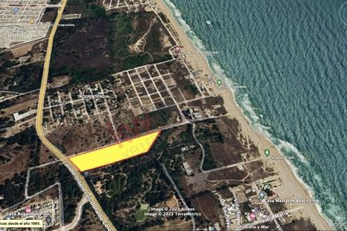 Terreno Con Proyecto Ejecutivo Para Fraccionamiento De Casas Y Departamento A Minutos De Playa Mi...