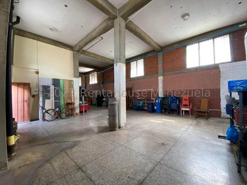 Local En Venta Con Gran Potencial Espacioso Al Centro-oeste De Barquisimeto Kenlimar Nieto 23-4580
