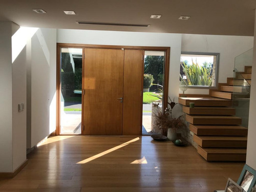 Imagen 4 de 17 de Casa Venta 5 Amb. Parque Y Pileta B Cerrado Casco Leloir