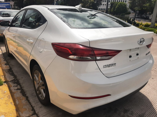 Imagen 5 de 15 de Hyundai Elantra 2018 2.0 Gls Premium At