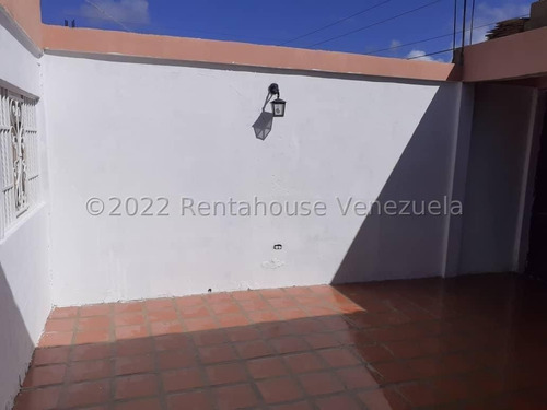 Imagen 2 de 6 de Casa En Venta Para Adaptar A Su Gusto Ubicada En Guanadito