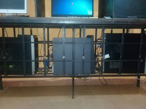 Imagen 1 de 8 de Monitores Y Cpu Completos A La Vista