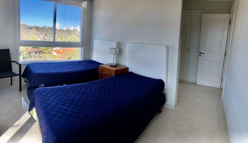 Apartamento En Alquiler Por Temporada De 3 Dormitorios En Playa Mansa