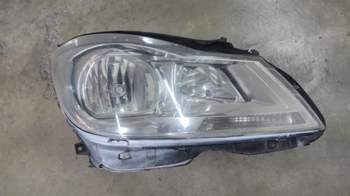 Faro Derecho Mercedes Benz Clase C W204 2008-2014 Detalles