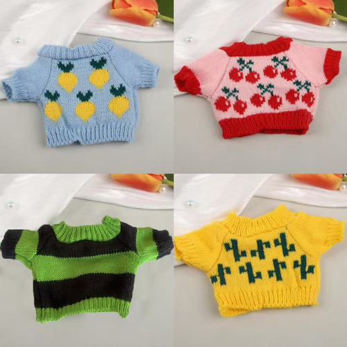 Peluche Capibara Con 9 Piezas De Ropa Y Accesorios E
