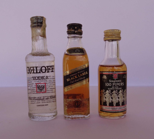 Lote De 3 Miniaturas De Garrafas De Whisky E Vodka Usadas