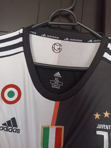 Jersey Juventus,detalle El Nombre Propio Que Tiene En Dorso (Usado)