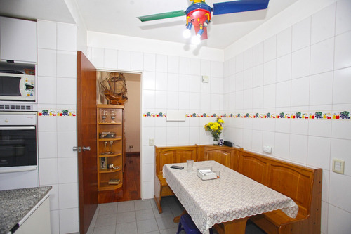 4 Ambientes Con Cochera - Dependencia Y Baulera - Charcas 3300 - Palermo.