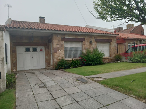 Imagen 19 de 21 de Casa Con Jardin En Punta Mogotes Mar Del Plata