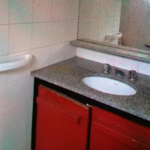 Excelente Propiedad Con Garage,parque Y Piscina.