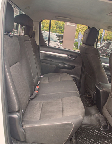 Imagen 12 de 21 de Toyota Hilux 2.8 Sr 4x4 2016