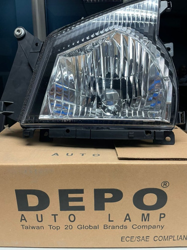 Faros Delanteros Para Npr,nhr,nkr Año 2006/2014 Depo 