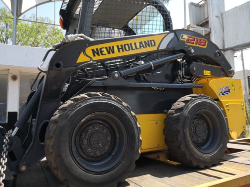 Minicargador Bobcat New Holland L218 Seminuevo 2018