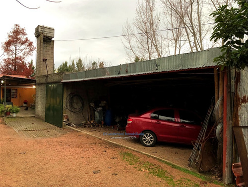 Venta De Granja En Melilla Con Cuatro Casas.
