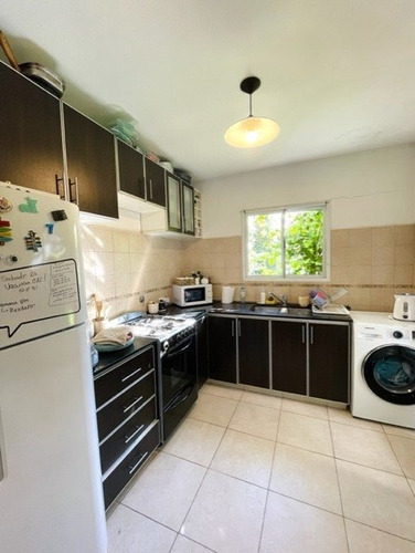 Venta Vivienda Multifamiliar De 6 Amb.c/ Local,parque Y Quincho. Barrio Chauvin. Sobre Lote Propio.