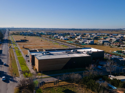 Casa Uso Comercial 900 M² Frente A Barrio Vida - Av Illia Y Ñandubay - Funes | Venta