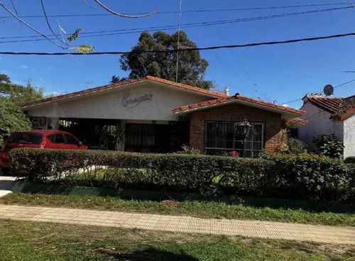 Venta Casa Tres Dormitorios Dos Baños En Atlantida Usd240.000