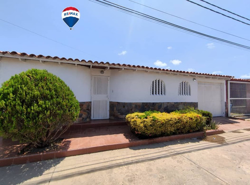 Re/max 2mil Vende Casa En La Urbanización  Club De Campo, Valle Verde. Isla Demargarita, Estado Nueva Esparta