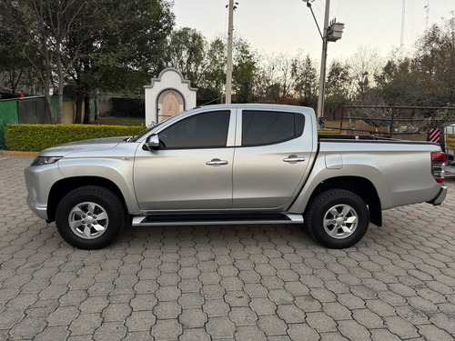 Mitsubishi L200 2.4 Cabina Doble 4x2 Mt