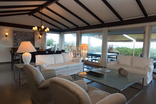 Hermosa Casa Frente Al Mar , Playa Mansa Punta Del Este.-