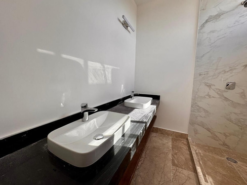Casa En Venta De 4 Recamaras En Privada Ubicada En Xcanatun