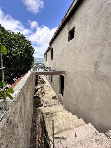 Quinta En Cumbres De Curumo 4h 6b 4p
