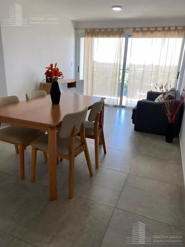 Departamento De 2 Ambientes En Ituzaingo Sur Con Cochera Y Terraza Privada.