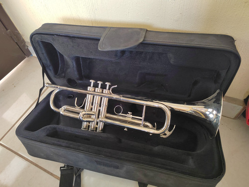 Trompeta Silvertone Plateado Con Estuche Sin Boquilla Plateado (Usado)