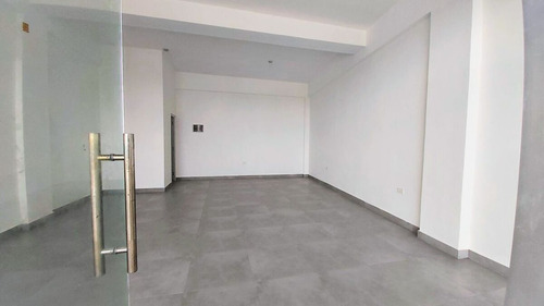 Local En Alquiler En Av, Barceló De Punta Cana, Ideal Para Oficina O Comercial