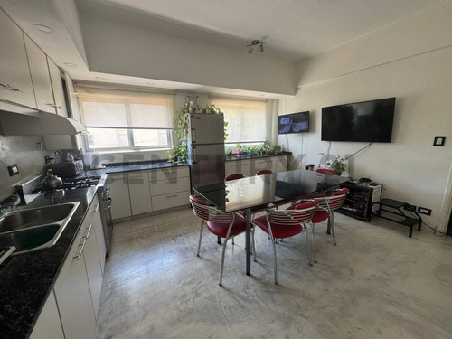 Ph En Venta - 7 Ambientes Con Terraza, Quincho Y Balcón En Vélez Sarsfield