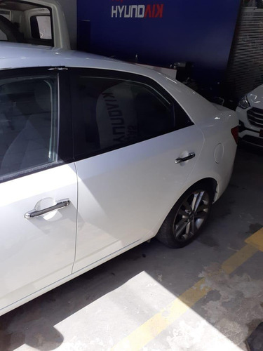 Imagem 8 de 10 de Sucata Kia Cerato Sx3