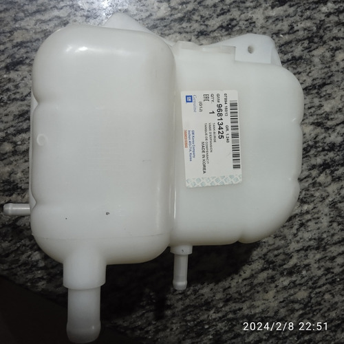 Envase De Agua De Chevrolet Spark Original Gm 