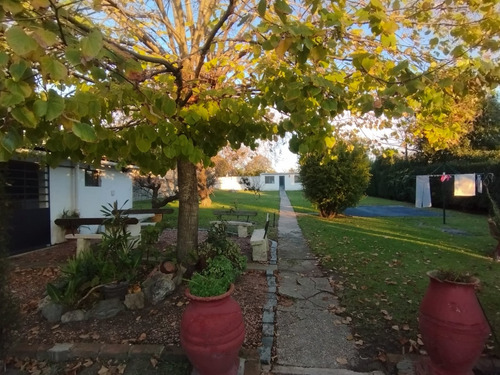 Se Vende Casa De 3 Dormitorios Con Gran Terreno Sobre Ruta 8 Próxima A Zona America