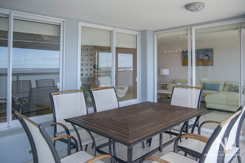 Beverly Tower Punta Del Este, Maldonado Uruguay, Apartamento De 3 Dormitorios En Venta En Torre De Jerarquia.